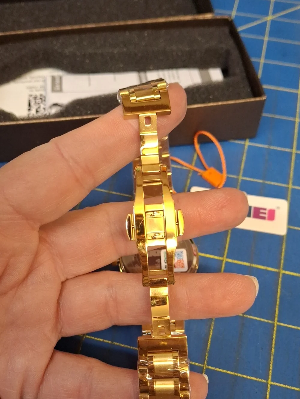 SKMEI Gold Face Gold-Tone 8